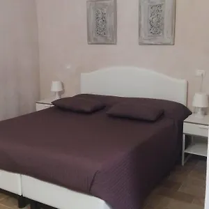 toscanini-rooms.emilia-romagnahotels.net/