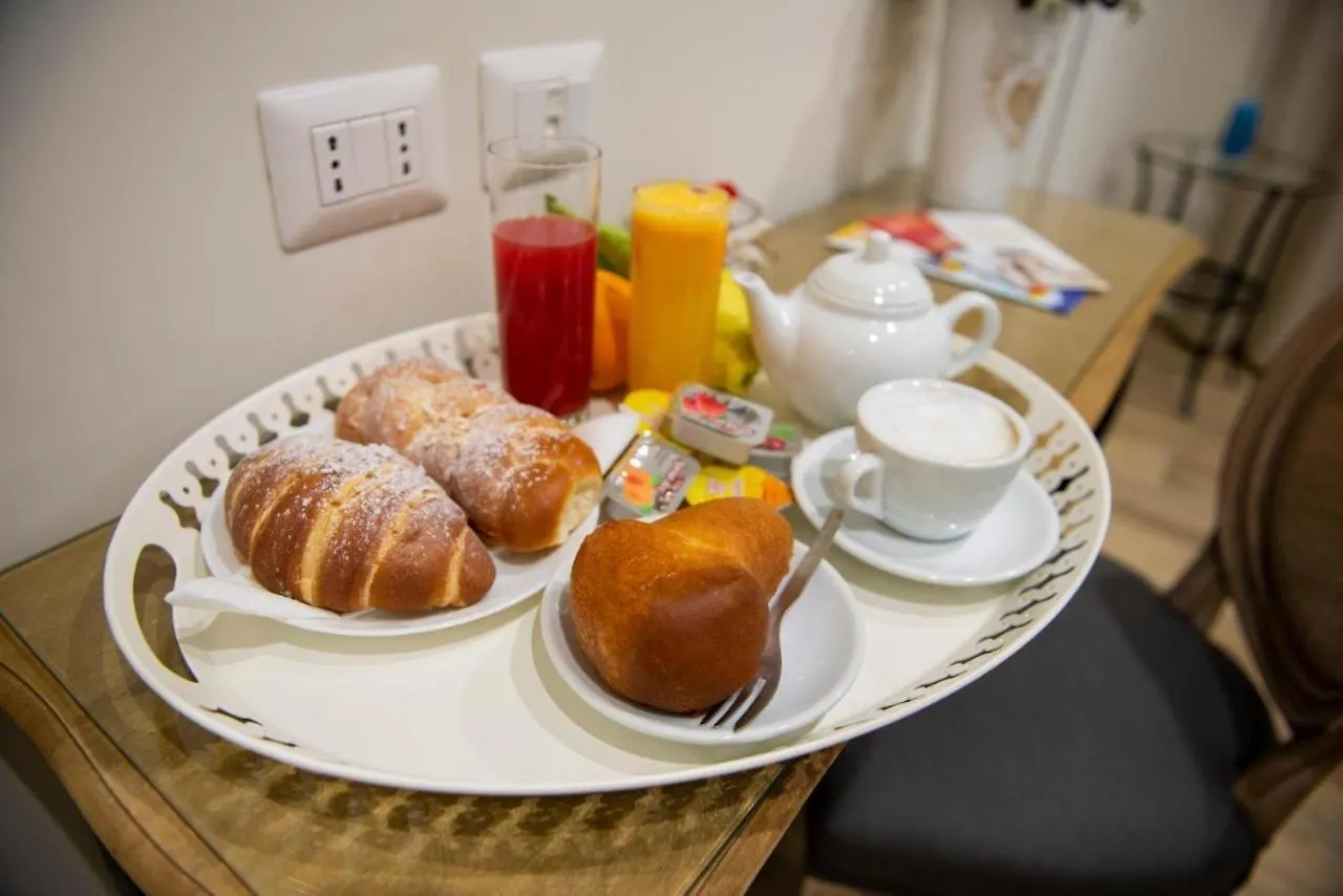 **  Laetitia Guest House116 Napoli Italia